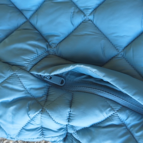 Athleta Whisper Featherless Vest - Skylark Blue S - Picture 3 of 9